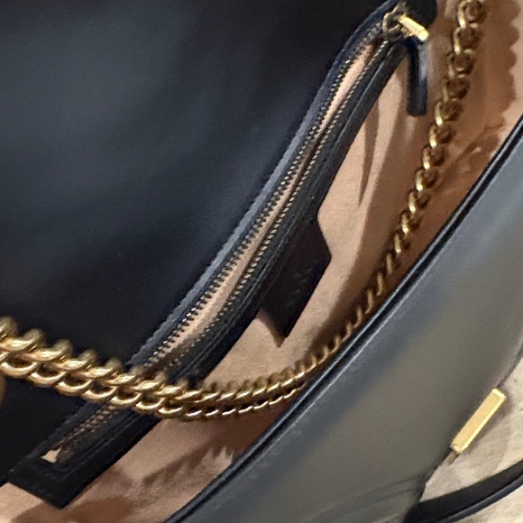 Gucci Quilted Black Shoulder Bag with Gold Chain - Picture 8 of 9